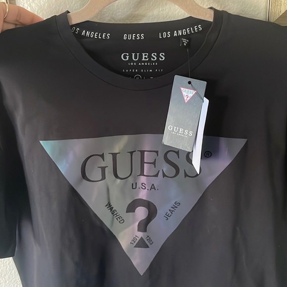 Brand new Guess Tshirt - Picture 1 of 4